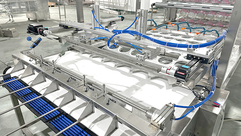 The bowl filling sealing machine is intelligently controlled via a PLC (Programmable Logic Controller) and a touchscreen.
