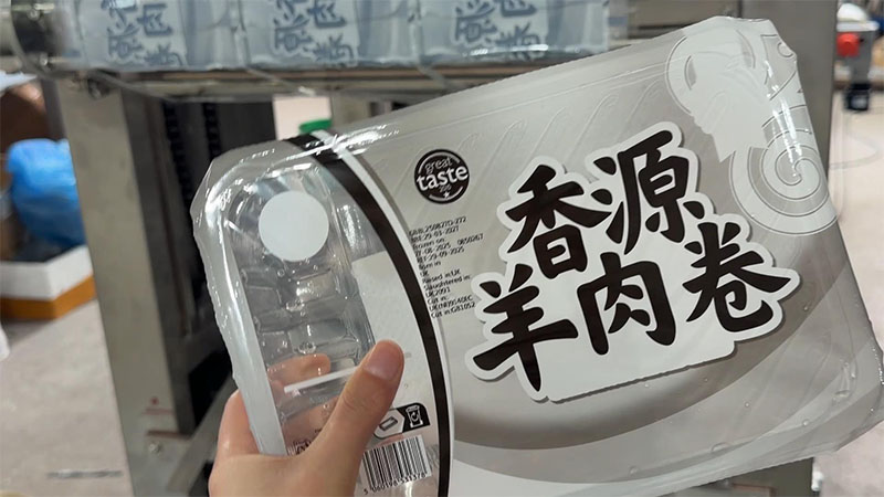 Beef rolls tray vacuum packing machine with tray auto loading