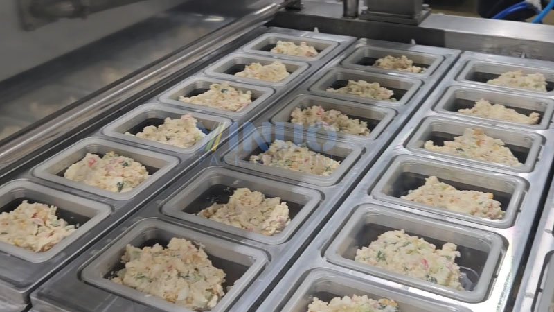Autoamtic salad tray vacuum packing machine